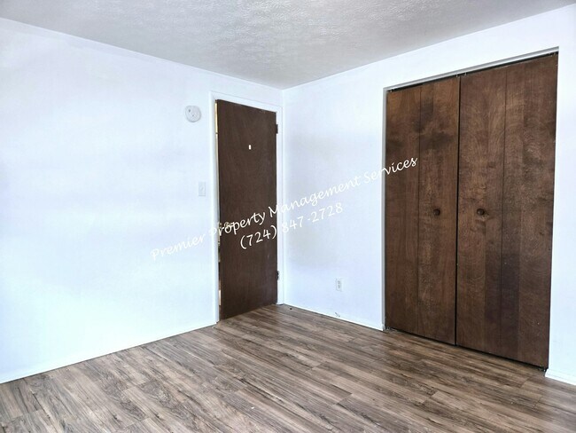 Building Photo - 455 McCleery St