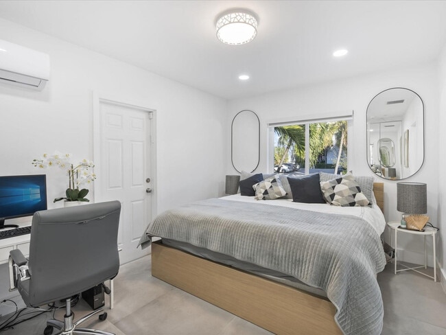 Building Photo - 9232 Harding Ave