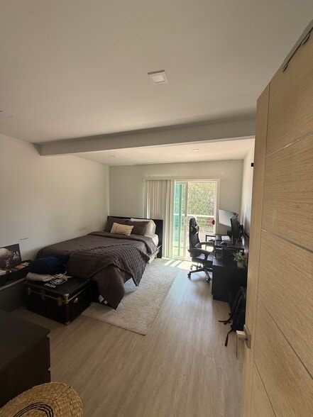 Building Photo - 2396 Redlands Dr