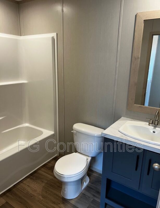 Building Photo - 2844 Maple Ave