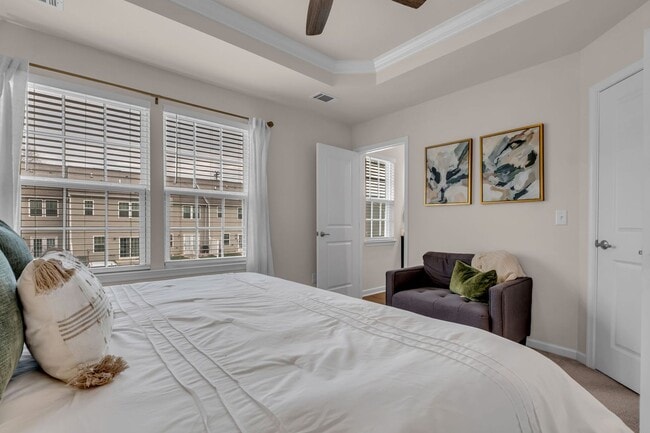 Building Photo - 3 BED 2.5 BATH TOWNHOME WALKING DISTANCE TO LEBANON SQUARE!