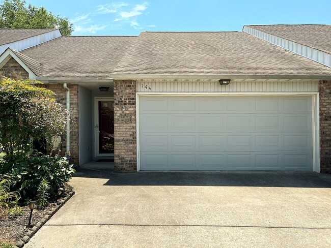 Primary Photo - BEAUTIFUL 2 BEDROOM CONDO AVAILABLE IN FAR...