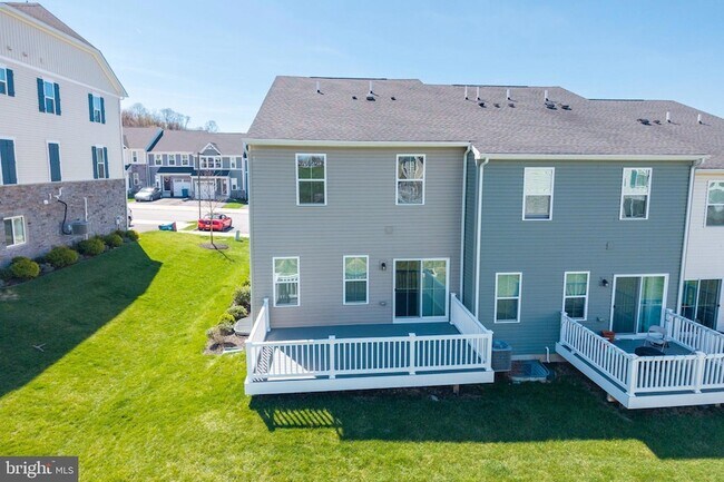 Building Photo - 265 Chase Dr