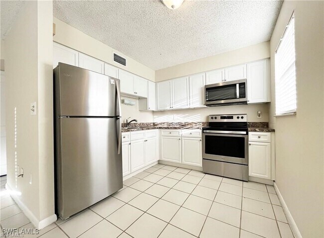 Building Photo - 3325 Arpt Rd S