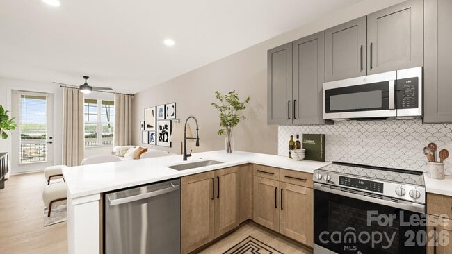 Building Photo - 10500 Midway Pk Dr