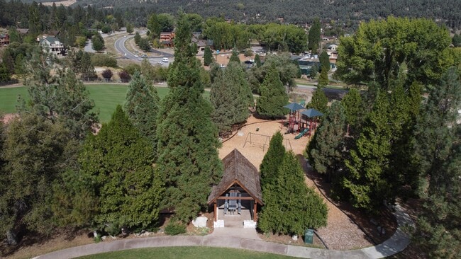 Building Photo - 1700 Woodland Dr