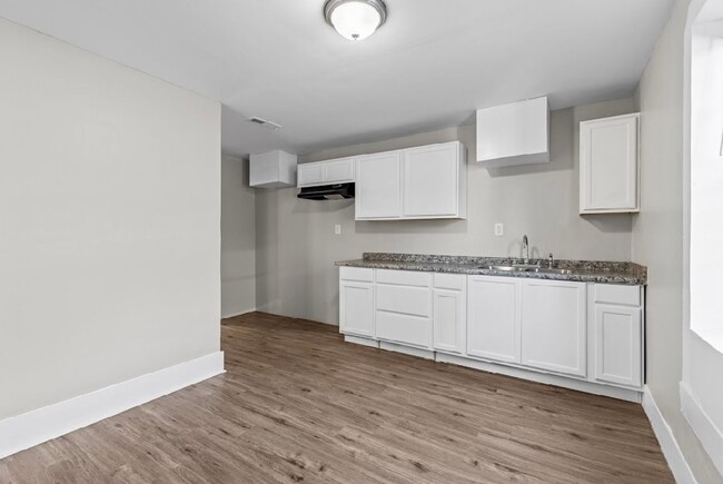 Building Photo - Beautifully Renovated 3 Bedroom 1.5 Bath H...