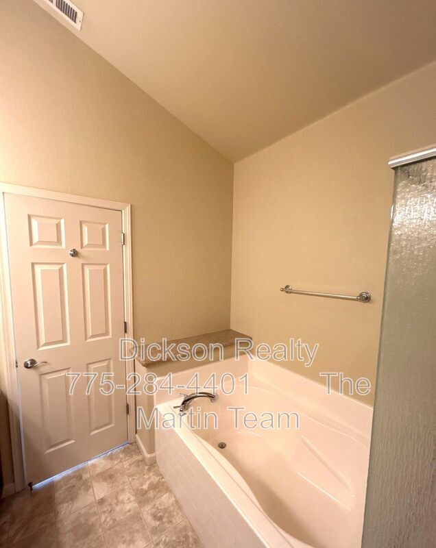 Building Photo - 5718 Pumpkin Ridge Dr