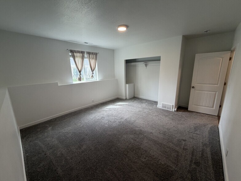 Building Photo - 5729 S 2400 W