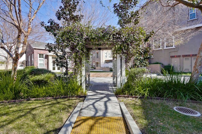 Building Photo - Wow! What a Great Home! Available Now!