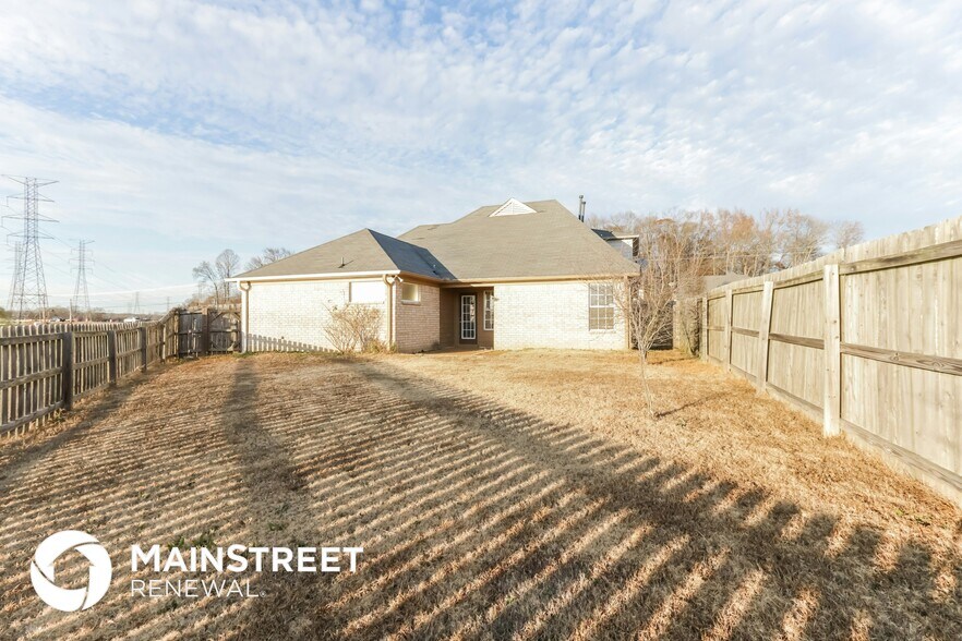 Building Photo - 9723 Tucker Creek Cove