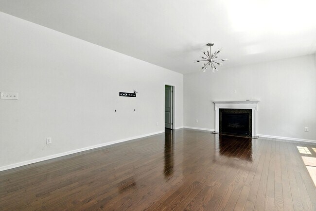 Building Photo - 8120 Fairmont Dr