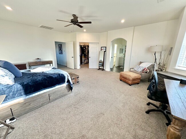 Building Photo - 5684 S Adobe Sun Dr