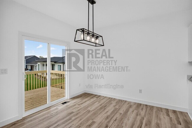 Building Photo - 8914 Hickory Dr