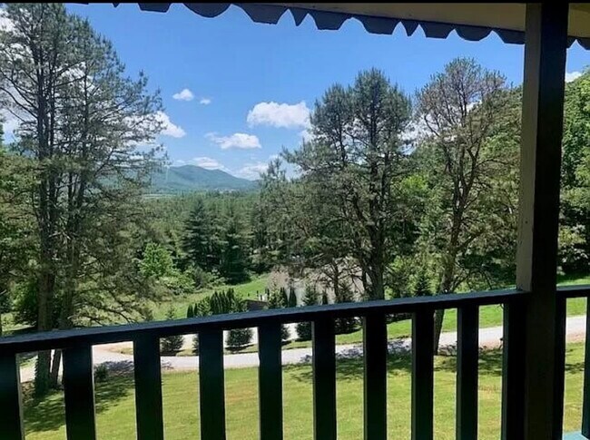 Building Photo - 729 Chalet Village Dr