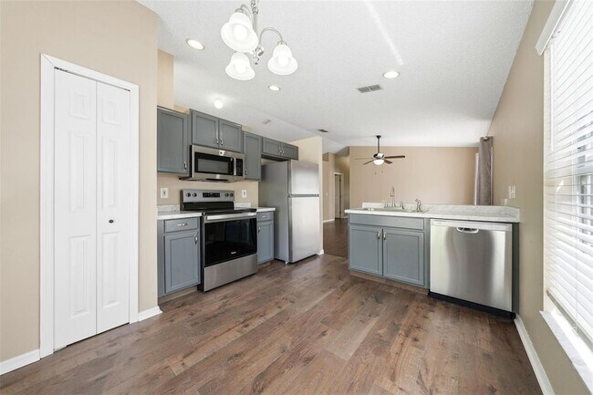 Building Photo - 2727 Mayer St