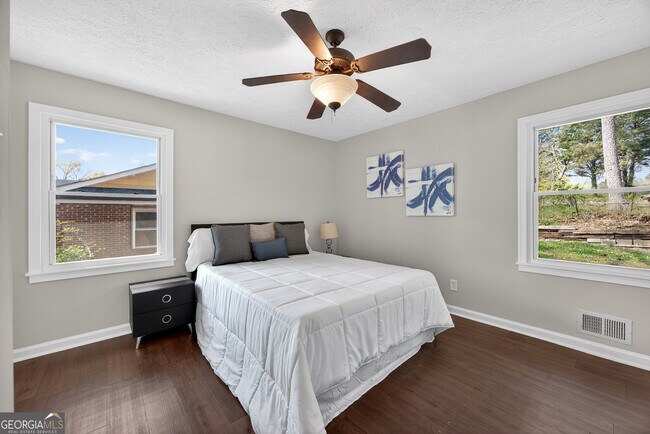 Building Photo - 2064 Gober Ave SE