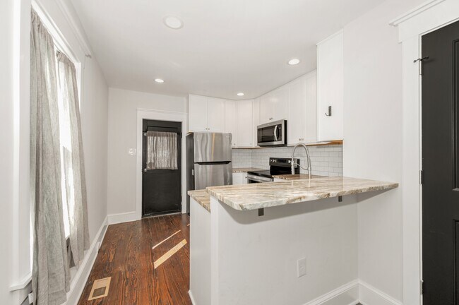 Building Photo - 617 N Maxwell Ave