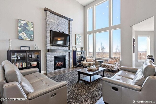 Building Photo - Beautiful Custom Wasilla Home!