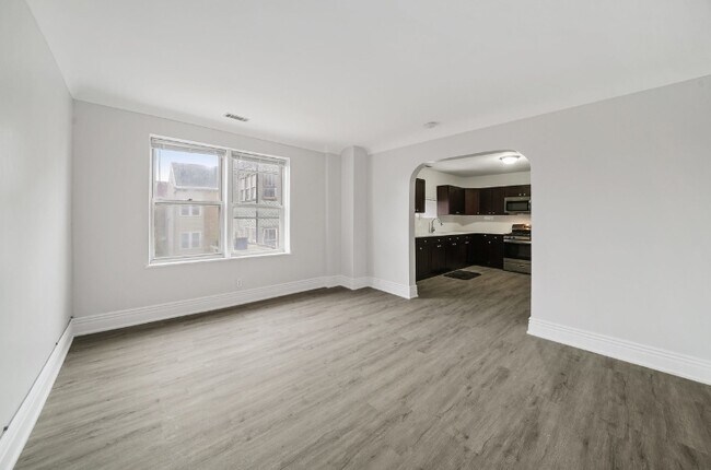 Building Photo - 2556 S Albany Ave