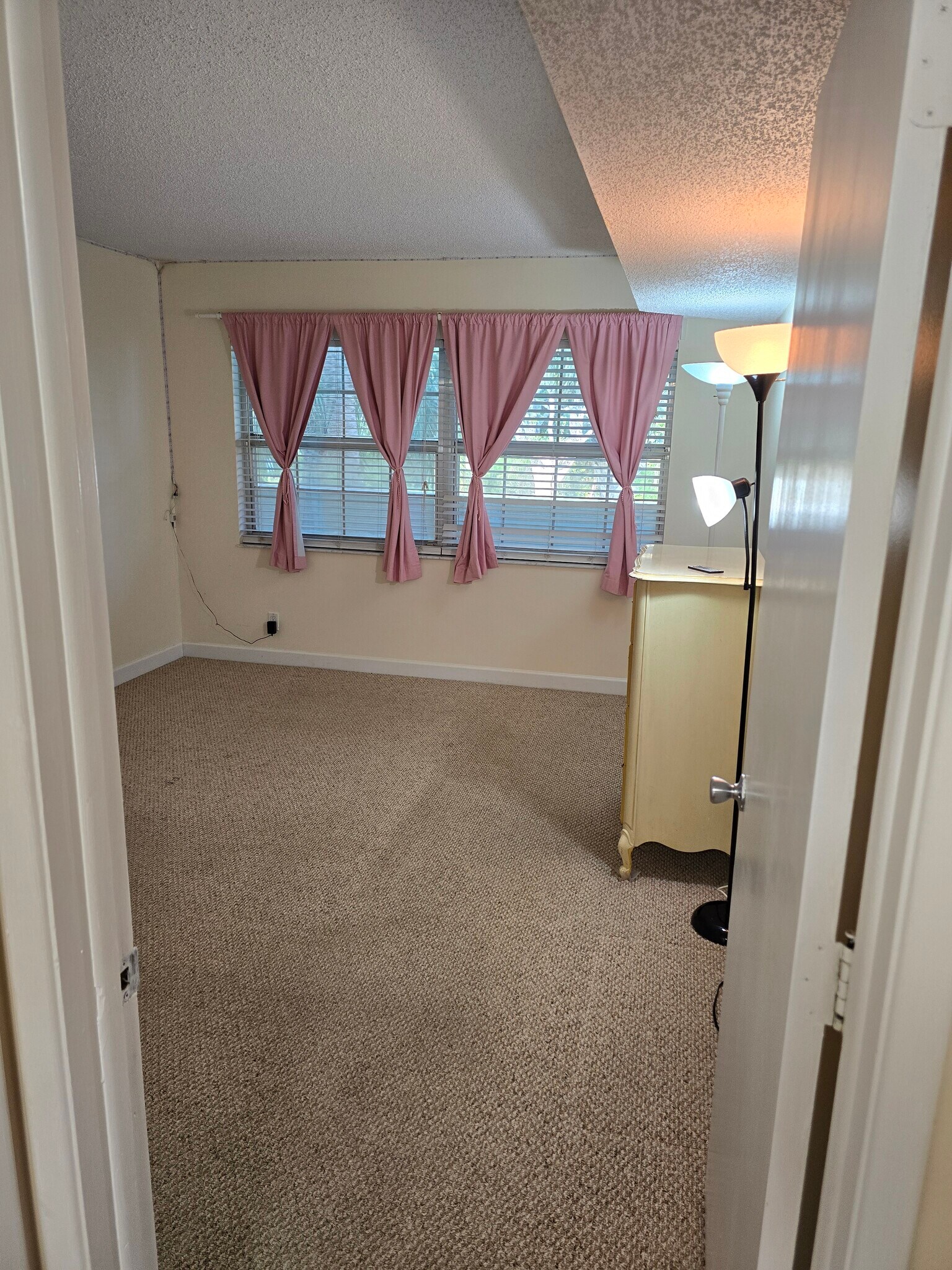 Building Photo - 933 Cypress Grove Dr