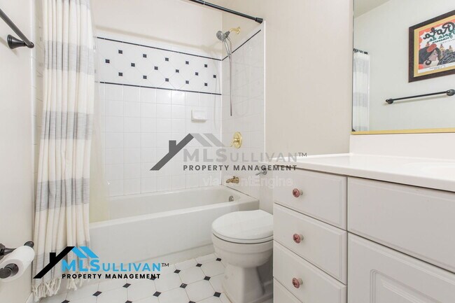 Building Photo - 5623 Lake Elton Rd