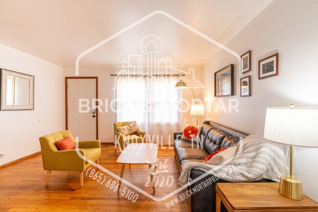 Building Photo - 2407 Holbrook Dr