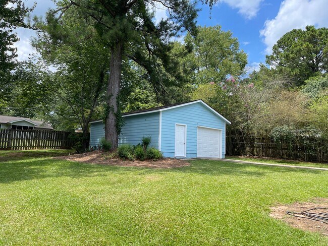 Building Photo - Ranch Home