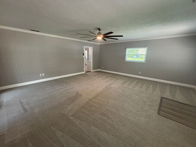 Building Photo - Beautifully Remodeled Home / Plenty of Add...