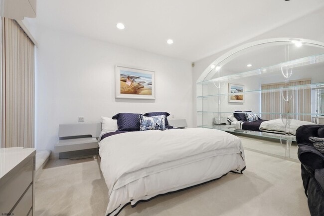 Building Photo - 119 S 11th Ave