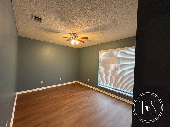 Building Photo - FALL MOVE-IN SPECIAL: 50% OFF 1st MONTH'S ...