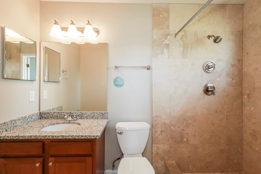 Building Photo - 449 Baybrook Dr
