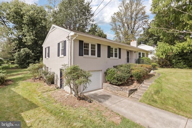 Building Photo - 6139 Tompkins Dr