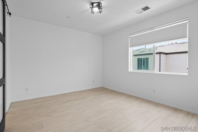 Building Photo - 5212 Beachfront Cove