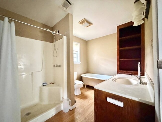 Building Photo - 218 North St