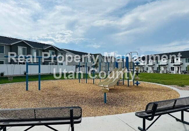 Building Photo - 1322 S 3540 E