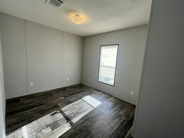 Building Photo - 1730 Daffodil Ave