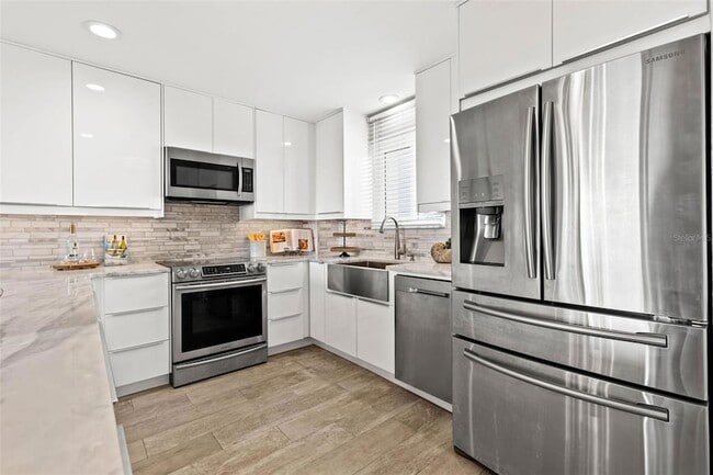 Building Photo - 1365 Snell Isle Blvd NE