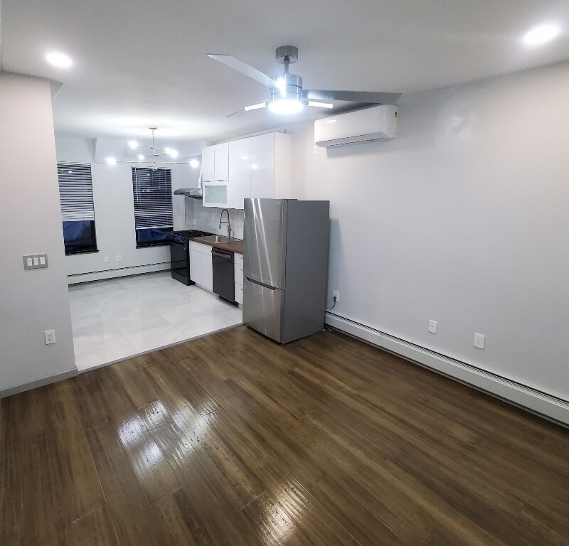 Building Photo - 232 1st St