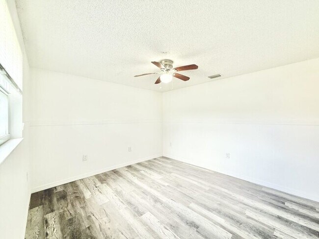 Building Photo - 5707 Quist Dr