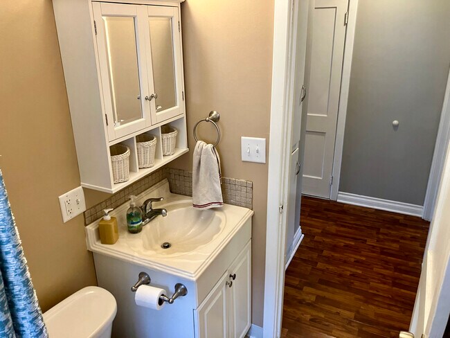 Building Photo - 190 Whitehall Ave