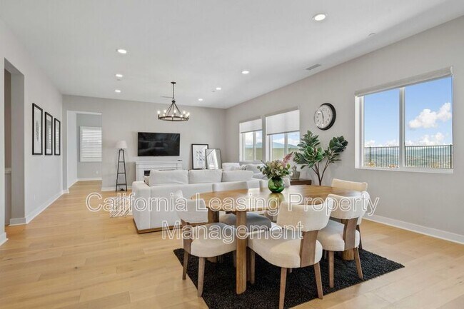 Building Photo - 28649 Windbreak Tr