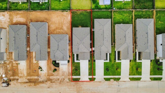 Building Photo - 16831 Spotted Oak Dr