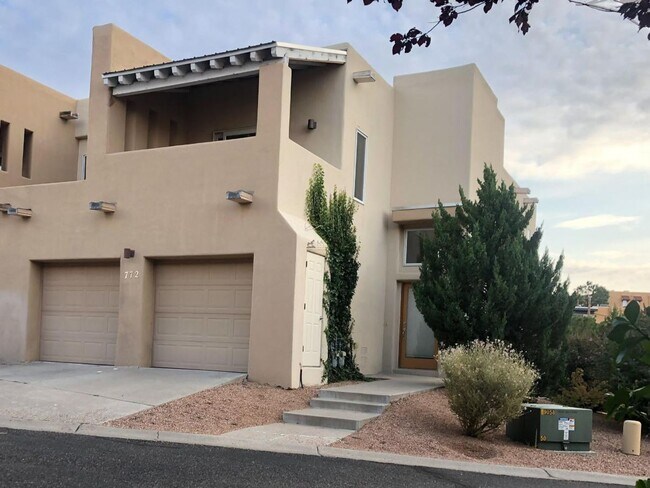 Building Photo - 772 Viento Cir