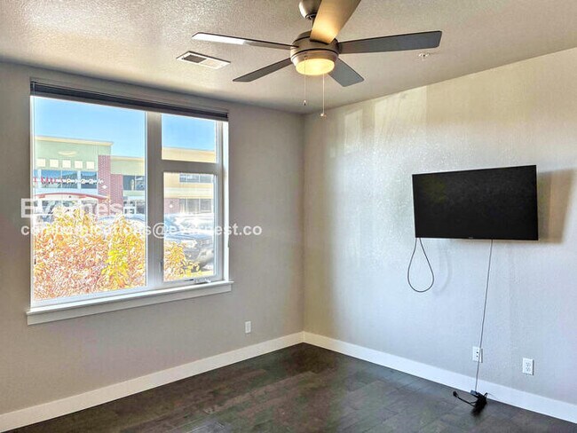 Building Photo - 3 Bed/2 Bath Condo with Garage / Available...