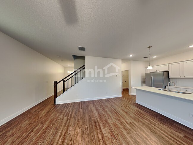 Building Photo - 1049 Sky Lakes Drive