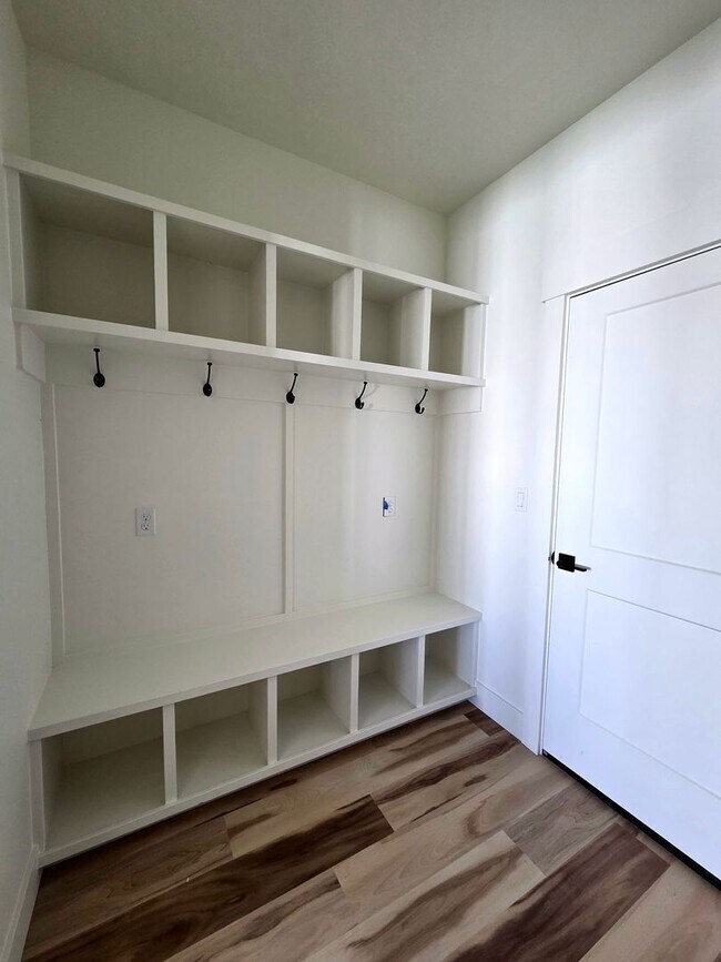 Building Photo - 4601 Highgarden Wy