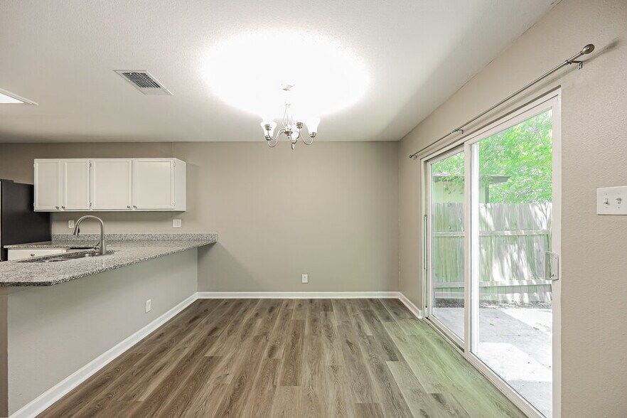 Building Photo - 4234 Sunrise Cove Dr