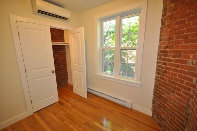 Building Photo - South End Area of Boston, In-Unit Washer a...