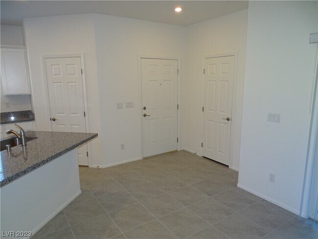 Building Photo - 10589 Sariah Skye Ave